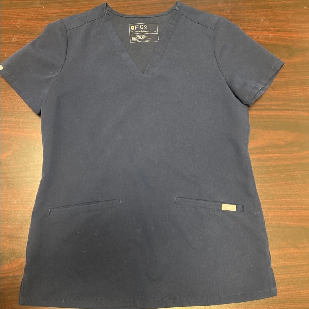 Figs scrub top